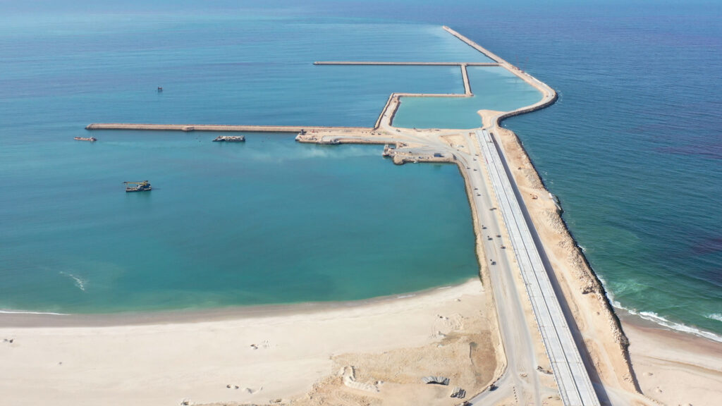 ميناء الداخلة الأطلسي يتجاوز 74% من الأشغال ويقترب من مرحلة حاسمة