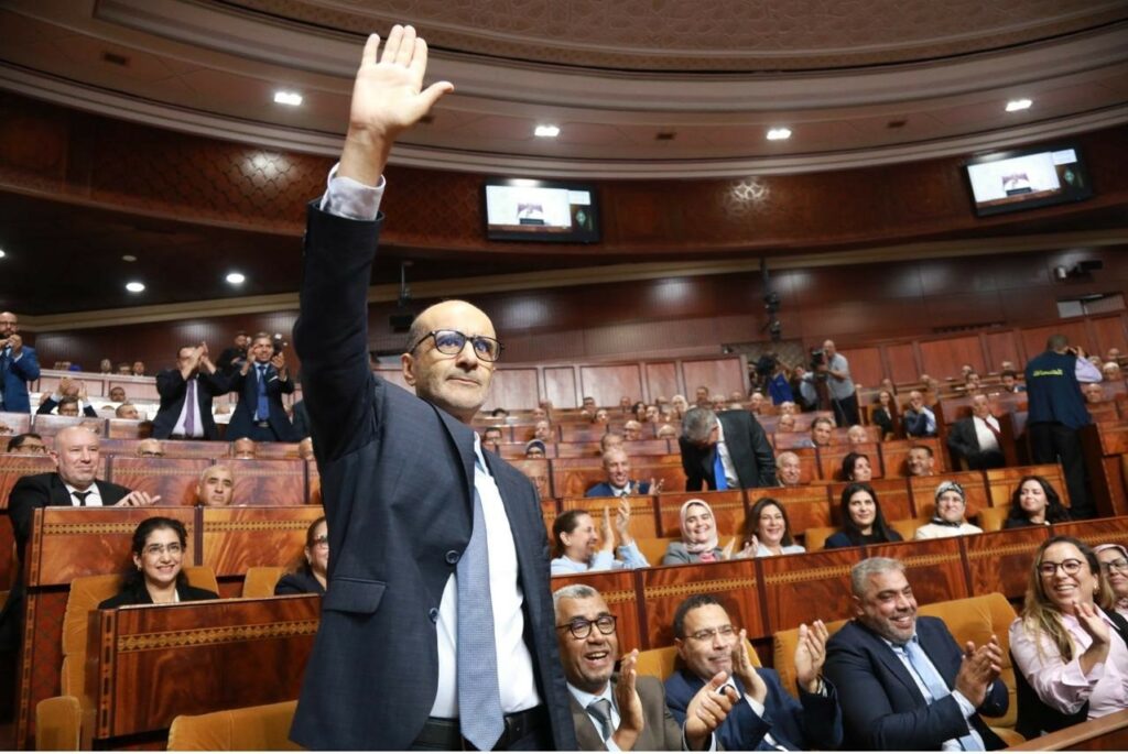 الأزمي يطالب المنصوري بتوضيحات حول مصير الوعود الانتخابية