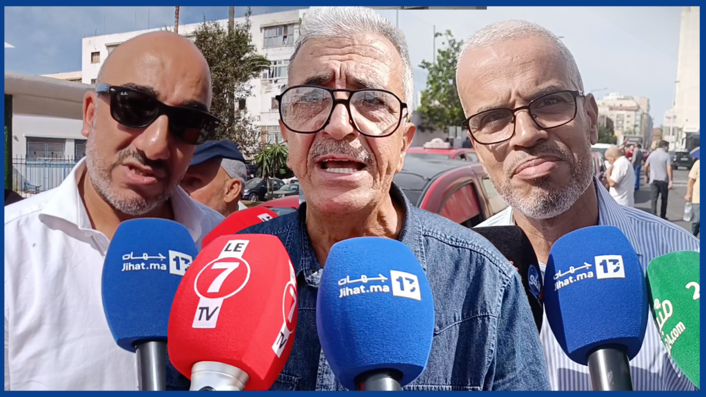 سائقو الطاكسيات بالدار البيضاء يحتجون: «16 درهم للمازوط و7.5 دراهم للتعريفة ما يمكنش»